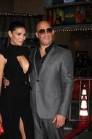 los angeles, 28 agosto - paloma jimenez, vin diesel alla premiere di riddick al teatro del villaggio il 28 agosto 2013 a westwood, ca foto