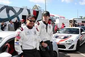 los angeles, 1 aprile - nick wechsler, sam witwer al gran premio di toyota della giornata della stampa della gara di celebrità pro di long beach alla pista del gran premio di long beach il 1 aprile 2014 a long beach, ca foto