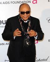 los angeles, 24 febbraio - quincy jones arriva alla elton john aids fondazione 21st academy awards festa di osservazione al parco di west hollywood il 24 febbraio 2013 a west hollywood, ca foto