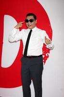 los angeles, 11 luglio - psy arriva alla prima rossa 2 al teatro del villaggio l'11 luglio 2013 a Westwood, ca foto