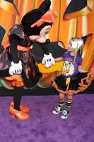 los angeles, 1 ottobre - minnie mouse, mckenna grazia all'evento vip disney halloween al disney consumer product pop up store il 1 ottobre 2014 a glendale, ca foto