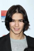 los angeles, 15 febbraio - booboo stewart arriva alla prima del telefilm ribelle radiofonico all'amc citywalk stadium 19 il 15 febbraio 2012 a los angeles, ca foto