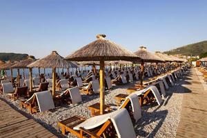 ombrelloni su una spiaggia foto