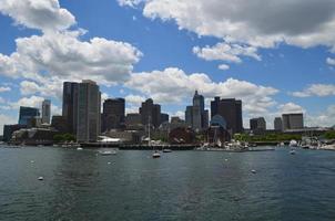 la città di Boston e il porto di Boston foto