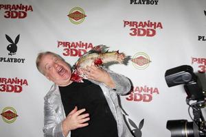 Los angeles, 29 maggio - john gulager arriva al piranha 3dd premiere al mann cinese 6 teatri il 29 maggio 2012 a los angeles, ca foto