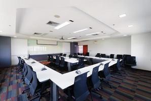 interno moderno della sala per conferenze