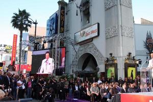 Los Angeles, 26 gennaio - Smokey robinson parla alla cerimonia dell'impronta e dell'impronta della mano immortalata da Michael Jackson al teatro cinese di Grauman il 26 gennaio 2012 a los angeles, ca foto