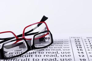occhiali da vista e eye chart foto