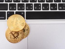 criptovaluta digitale bitcoin-cash su notebook foto