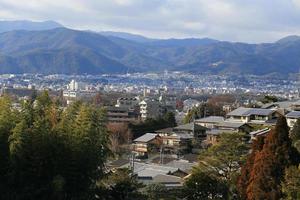 kyoto, giappone - città nella regione del kansai. vista aerea con grattacieli. foto