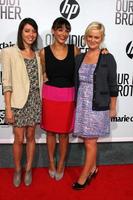 los angeles, 16 agosto - aubrey plaza, rashida jones, amy poehler che arrivano alla premiere del nostro fratello idiota ai teatri cinerama dome arclight il 16 agosto 2011 a los angeles, ca foto