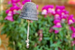 campanello a vento in ferro da giardino giapponese foto
