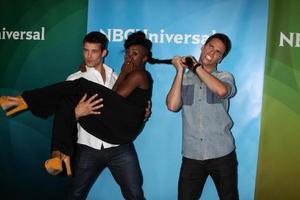 los angeles, 25 luglio - kyle robinson, taja riley, nick lazzarini arriva al nbc universal cable tca summer 2012 press tour al beverly hilton hotel il 25 luglio 2012 a beverly hills, ca foto