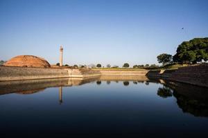 ananda stupa e pilastro di Ashoka foto