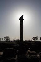 ananda stupa e pilastro di Ashoka foto