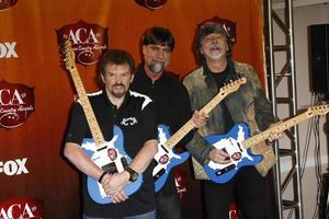 los angeles dec 5 - jeff cook, teddy gentry, randy owen dell'alabama nella sala stampa degli americani country awards 2011 al mgm grand garden arena il 5 dicembre 2011 a las vegas, nv foto