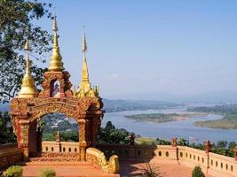 triangolo d'oro a chiangrai, confine tra thailandia, laos e myanmar foto