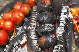 verdure fritte sul fuoco foto