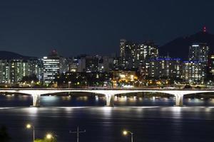 la vista notturna di seoul foto