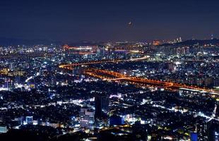 la vista notturna di seoul foto