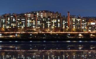 la vista notturna del fiume han a seoul, in corea foto