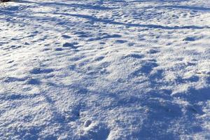 cumuli di neve in inverno foto