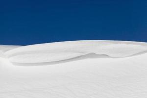 cumulo di neve bianco, primo piano foto