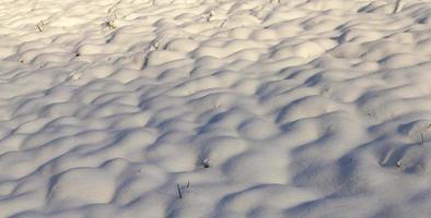 grandi cumuli di neve dopo un gran numero di cicloni foto