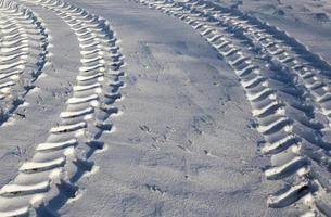 strada sotto la neve foto