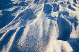 cumuli di neve in inverno foto