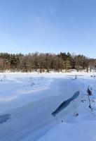 congelato in inverno il fiume foto