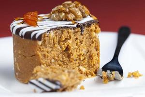 torta dolce a base di latticini e noci foto