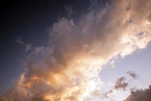 cielo colorato durante il tramonto o l'alba, tempo foto