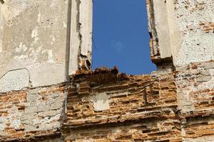 rovine fatte di mattoni rossi foto