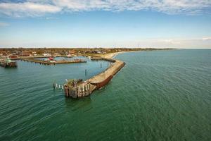 vista dalla nave in partenza sul porto di Rostock a Warnemuende foto