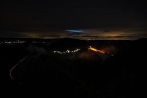 lunga esposizione all'ora blu dal piccolo saarschleife. foto