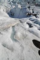 fessure e crateri sul ghiacciaio skaftafell in Islanda foto