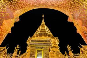 pagoda al tempio di doi suthep. foto