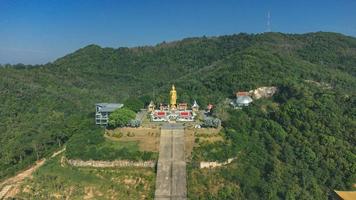 vista sulla città di hat yai con momenti di godimento nel parco municipale di hat yai, songkhla, thailandia foto