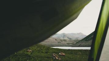 tenda vista panorama del lago levanis in georgia foto