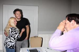 los angeles, 24 agosto - scott clifton, fan dell'audace n beautiful qna e dell'evento autografo all'universal sheraton hotel il 24 agosto 2013 a los angeles, ca foto