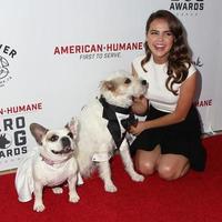 los angeles, 10 settembre - bailee madison al 2016 american humane hero dog awards al beverly hilton hotel il 10 settembre 2016 a beverly hills, ca foto