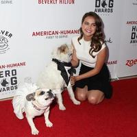 los angeles, 10 settembre - bailee madison al 2016 american humane hero dog awards al beverly hilton hotel il 10 settembre 2016 a beverly hills, ca foto