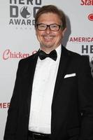 los angeles, 10 settembre - dave foley al 2016 american humane hero dog awards al beverly hilton hotel il 10 settembre 2016 a beverly hills, ca foto