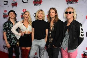 los angeles, 3 aprile - r5 all'iheart radio music awards 2016 arrivi al forum il 3 aprile 2016 a inglewood, ca foto