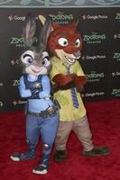 los angeles, 17 febbraio - judy hopps, nick wilde, personaggi di zootopia alla premiere di zootopia al teatro el capitan il 17 febbraio 2016 a los angeles, ca foto