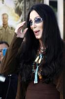 los angeles, 6 luglio - cher arriva alla premiere del guardiano dello zoo al Regency Village Theatre il 6 luglio 2011 a Westwood, ca foto