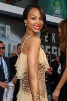 los angeles, 14 maggio - zoe saldana arriva allo star trek into dark los angeles premiere al teatro dolby il 14 maggio 2013 a los angeles, ca foto