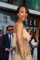 los angeles, 14 maggio - zoe saldana arriva allo star trek into dark los angeles premiere al teatro dolby il 14 maggio 2013 a los angeles, ca foto