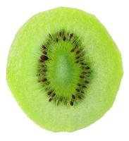 la fetta di kiwi essiccato è isolata su uno sfondo bianco. foto